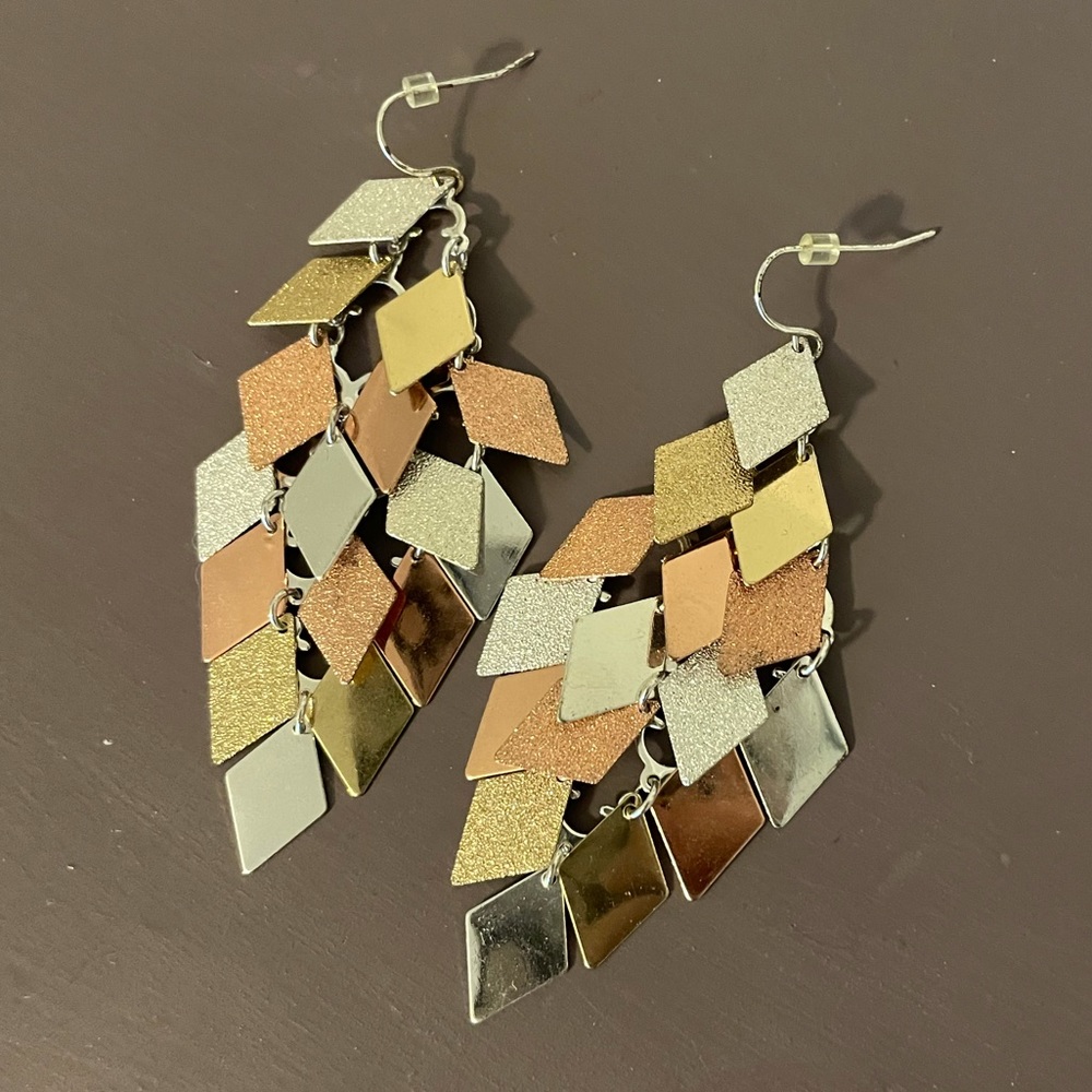 Multi-tone dangle earrings